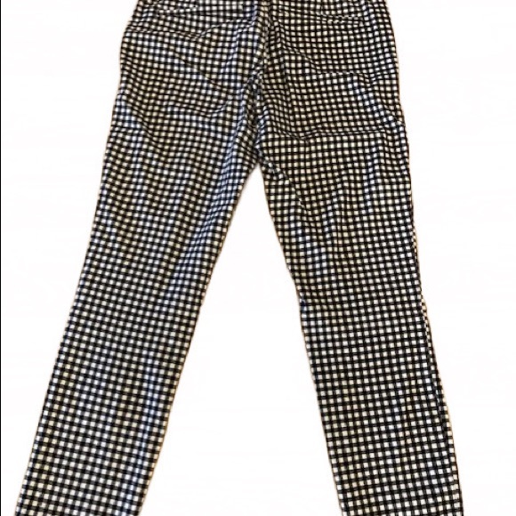 Old Navy Ankle Pixie Pants - Picture 2 of 2